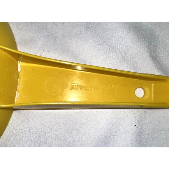 Vintage Tupperware Yellow 1 quart Kitchen Double Spout Colander Strainer - Picture 3 of 5